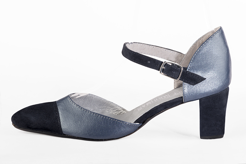 Midnight blue women's open side shoes, with an instep strap. Round toe. Medium block heels. Profile view - Florence KOOIJMAN